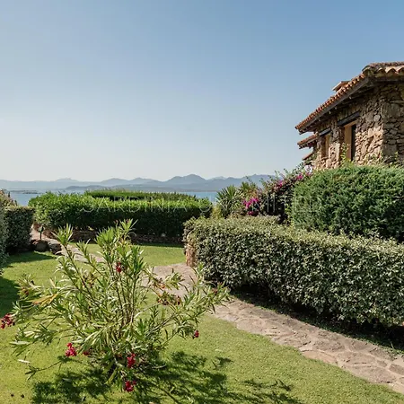Elan Blu * Porto Istana
